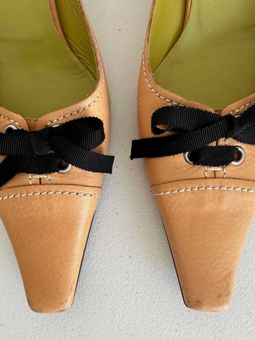 RARE Vintage Prada Eyelet Bow Mules Tan Leather Kitten Heels 39.5 Italy Y2K - Picture 6 of 13